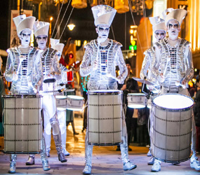 MIRROR ENTERTAINERS - LED DRUMMING TROUPE TO HIRE UK